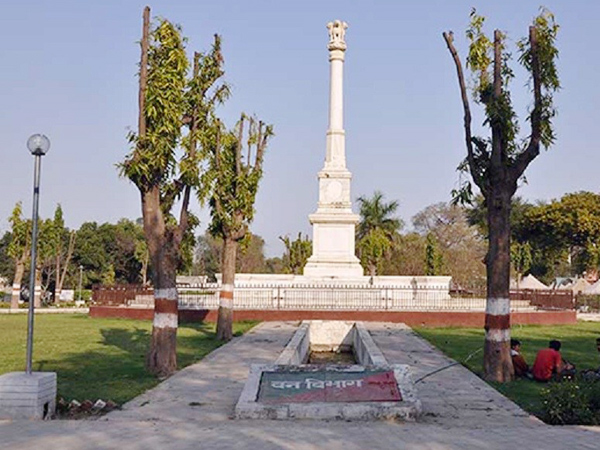 destination Minto Park Prayagraj